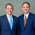 Clic para ver perfil de Brooks & Baez