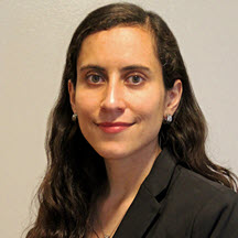 Camila Laval, JD Escritor legal senior
